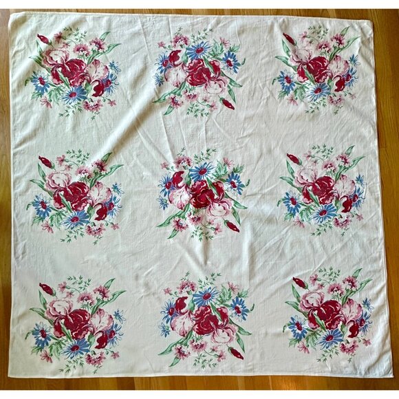 Vintage floral tablecloth irises and daisies Size 49" x 52" - Picture 5 of 5